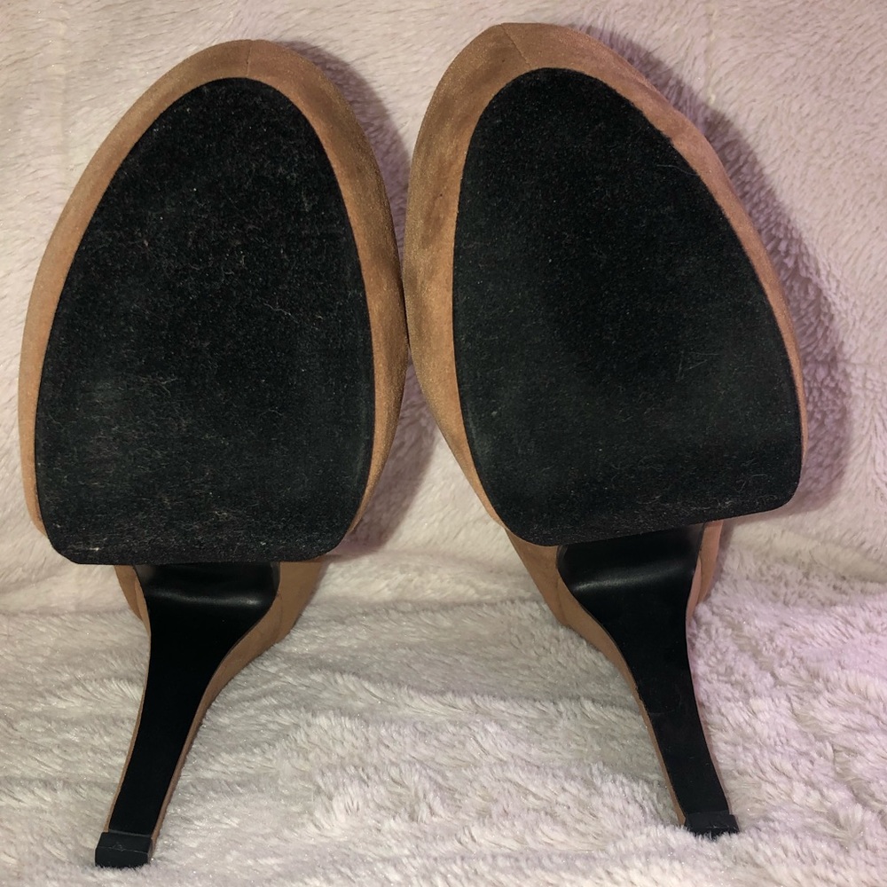 Tan heels 👠 - Picture 3 of 3